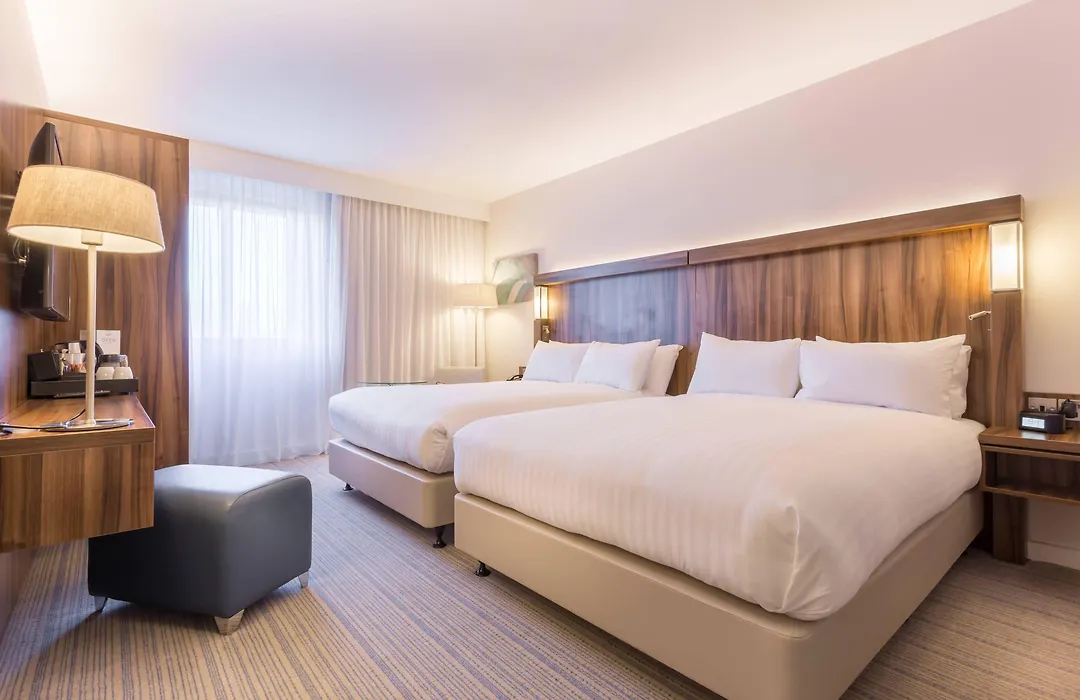 Courtyard By Marriott Glasgow Airport-1
