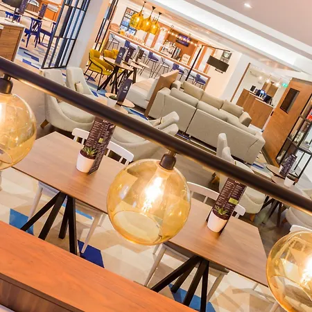 Courtyard By Marriott Glasgow Airport-2